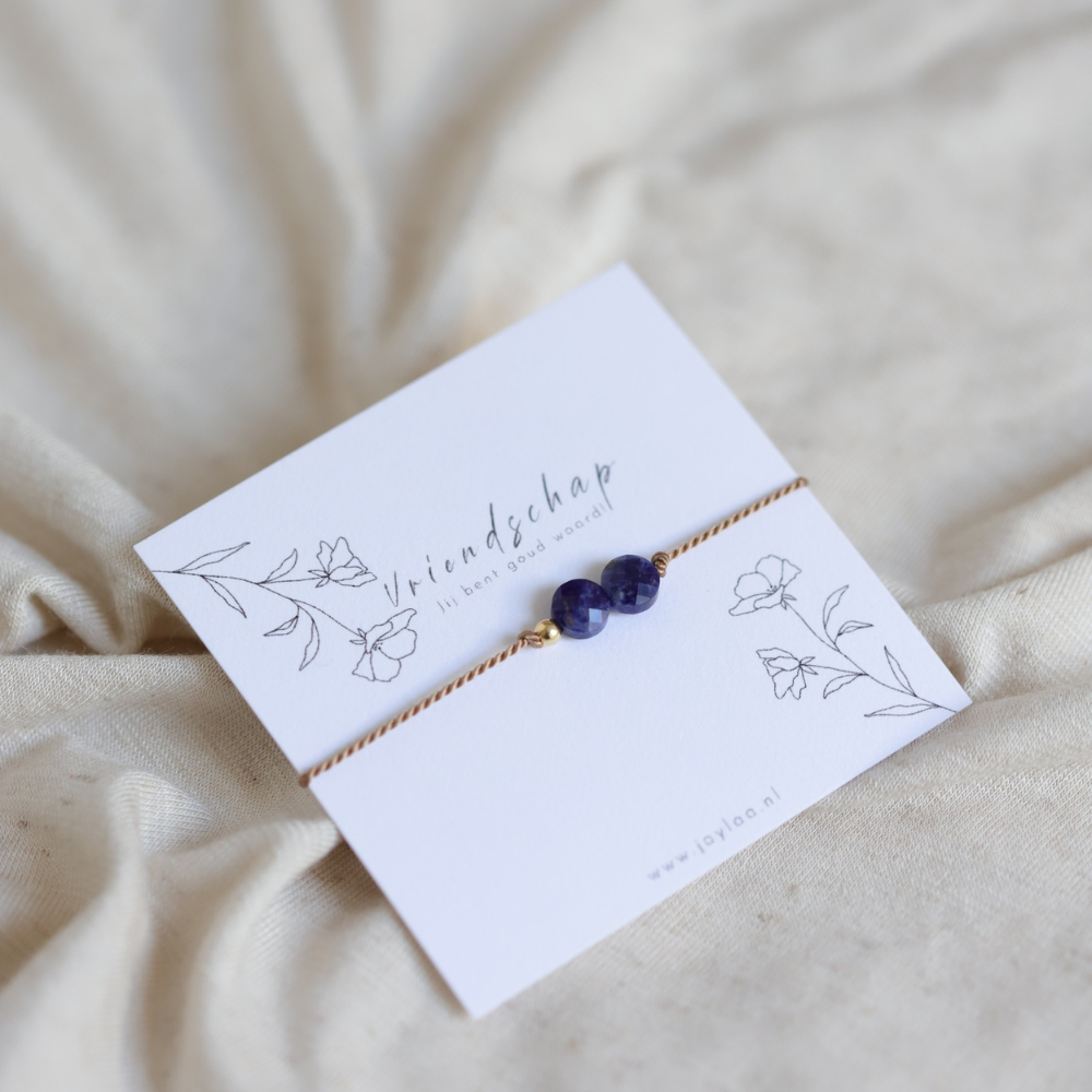 Edelsteenkaart met lapis lazuli armbandje