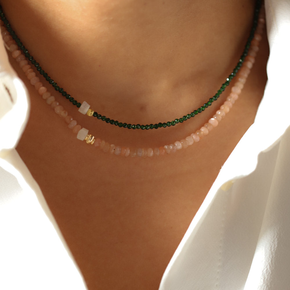 Roze maansteen ketting