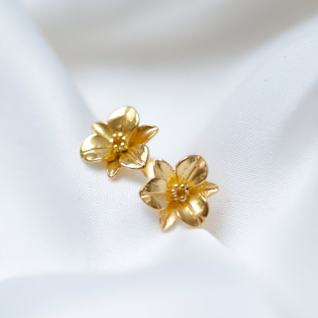 Gouden studs - bloemen 