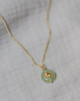lange gouden dames ketting met groene jade