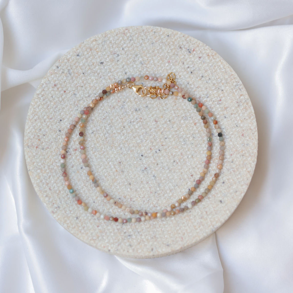 handgemaakte jasper ketting van jaylaa met 2mm kraaltjes